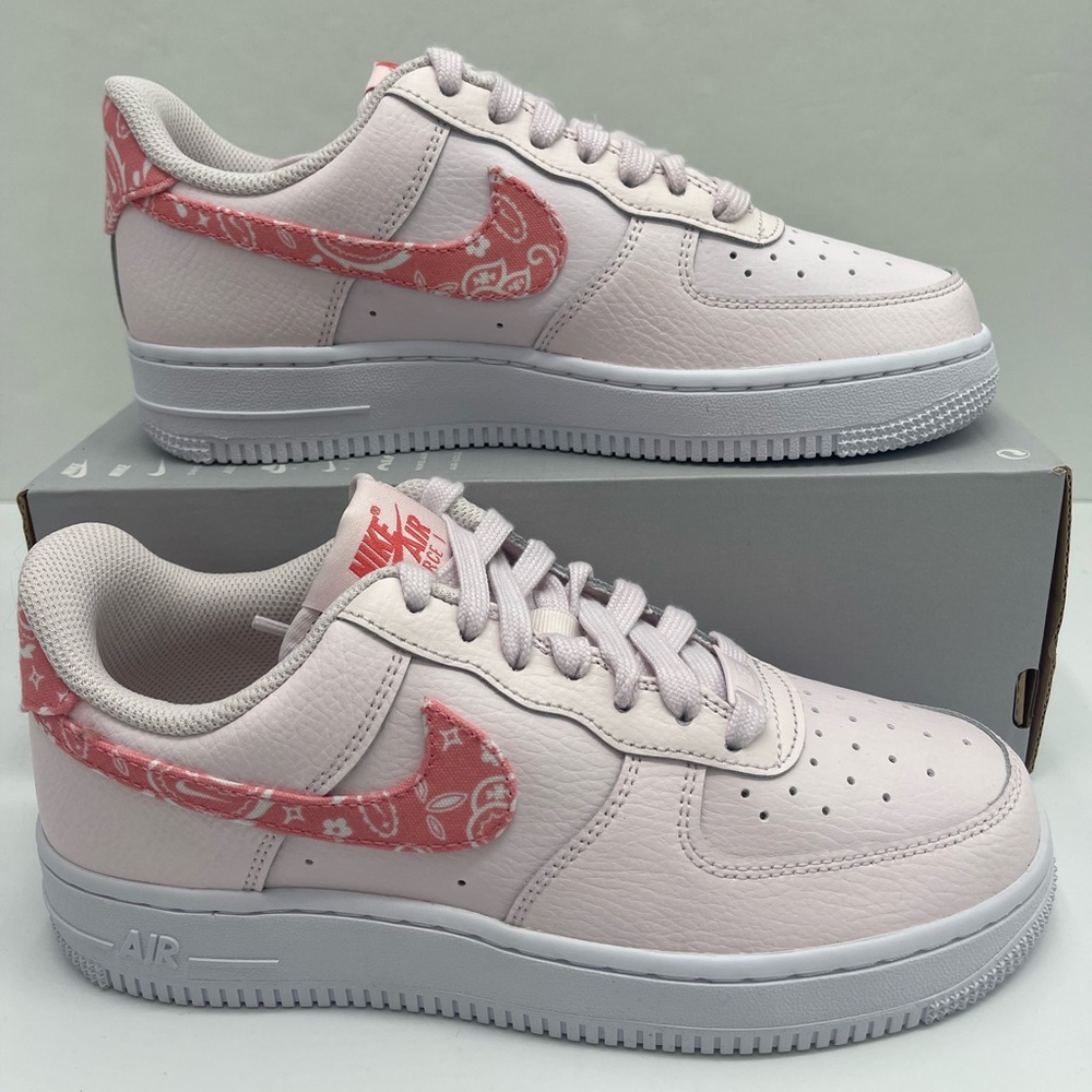 Nike Women W AIR FORCE 1 '07
PEARL PINK/CORAL CHALK-WHITE Pink Platform Sneakers